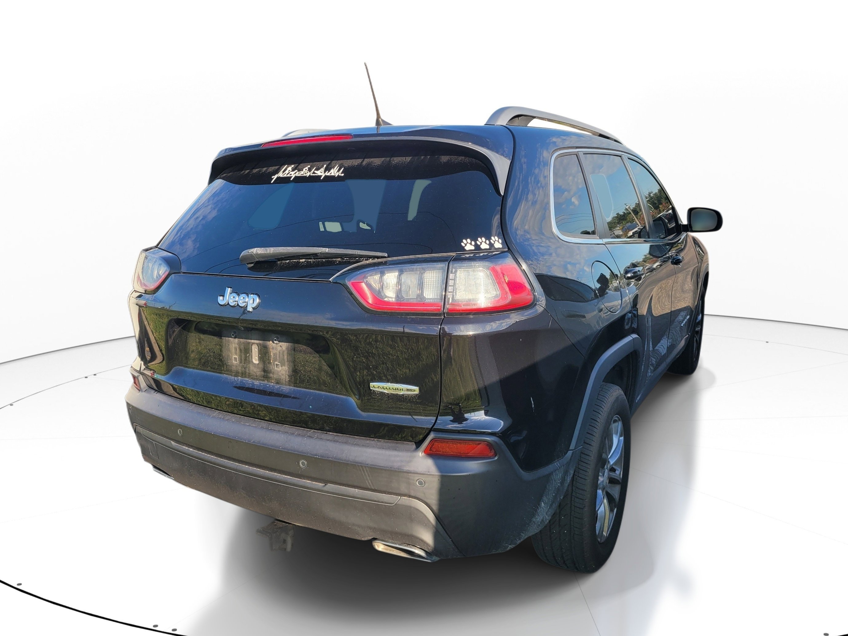 Used 2021 Diamond Black Crystal Pearlcoat Jeep Latitude Lux image 4