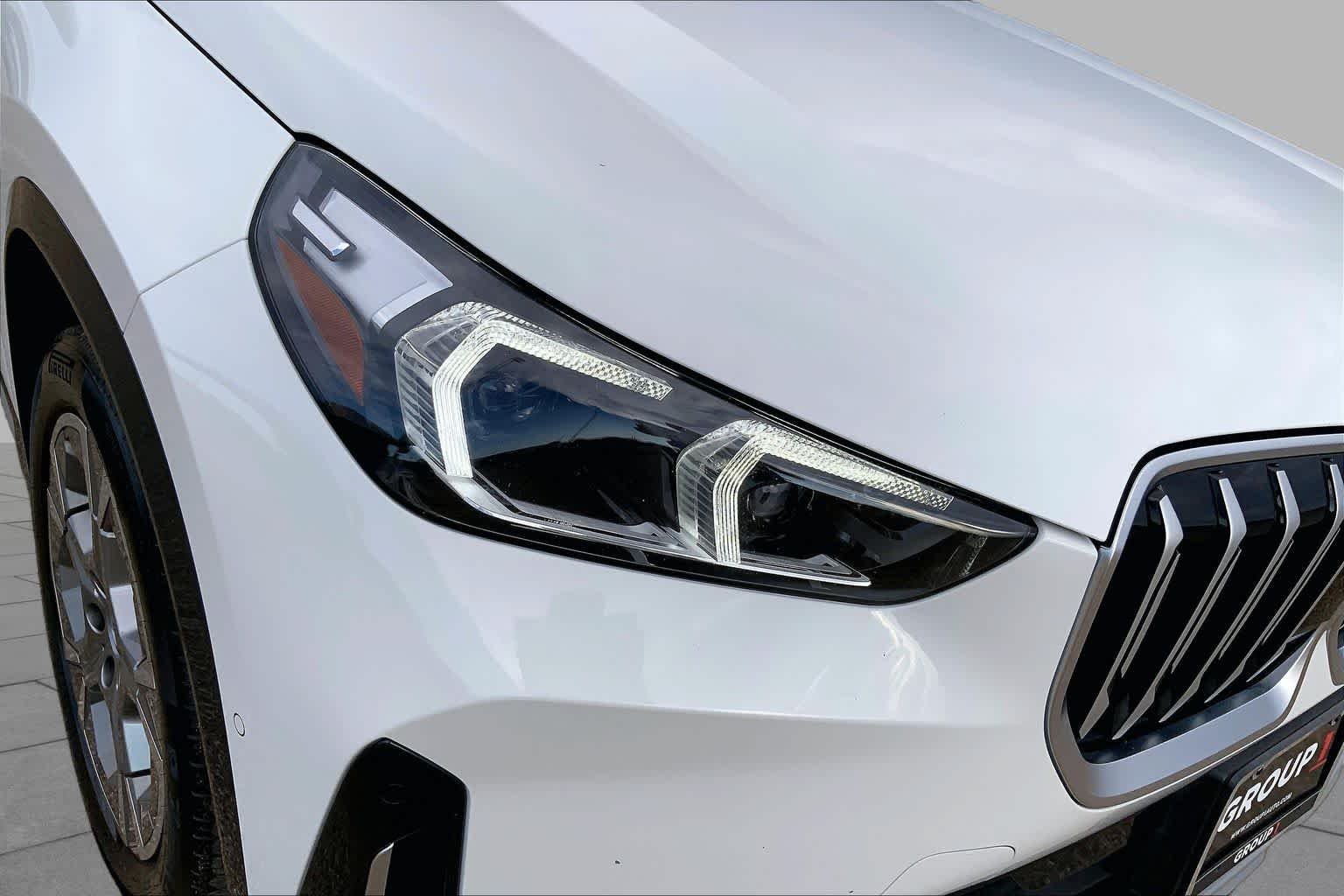 Used 2025 Alpine White BMW xDrive28i image 28