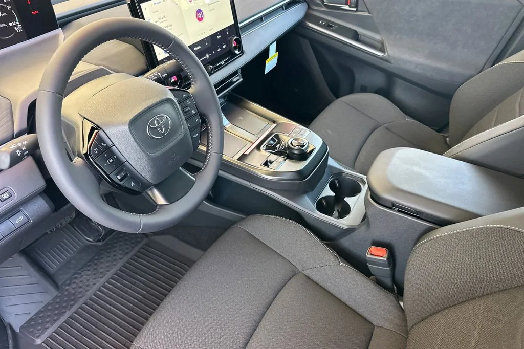New 2026 Wind Chill Pearl Toyota SE image 10