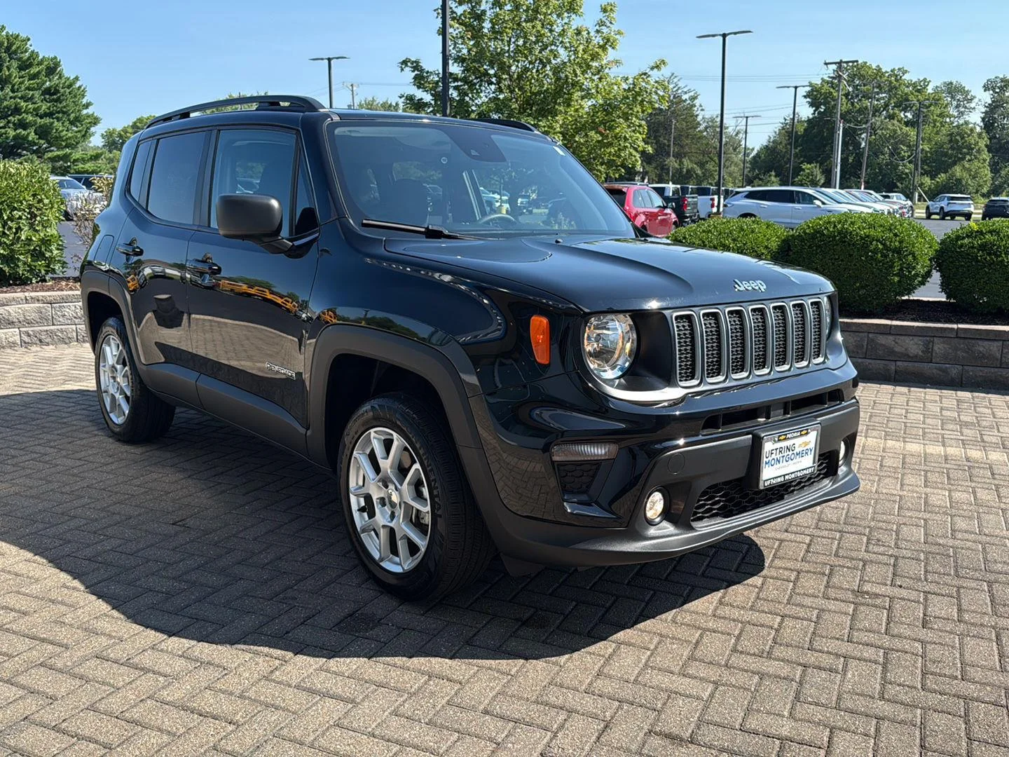 Used 2022 Black Clearcoat Jeep Latitude image 7