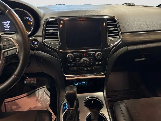 Used 2021 Silver Jeep Laredo X image 12