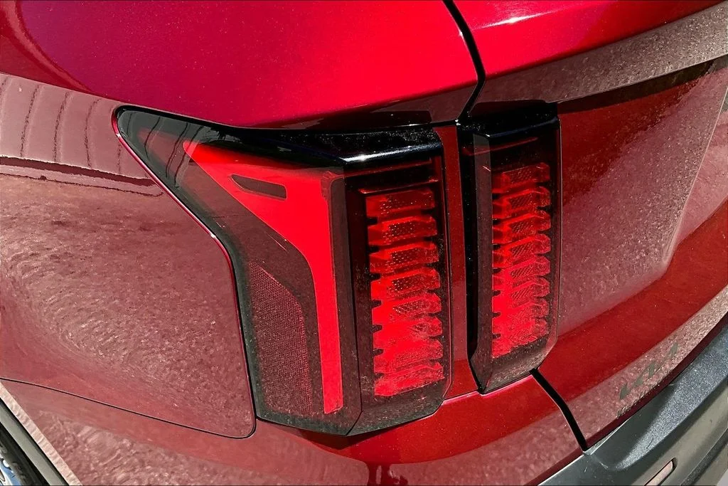 Certified Used 2022 Passion Red Tintcoat Kia LX image 22