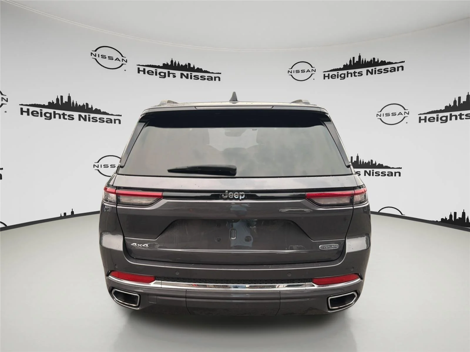 Used 2023 Baltic Gray Metallic Clearcoat Jeep Overland image 4