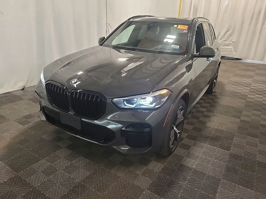 Used 2022  BMW xDrive40i image 2