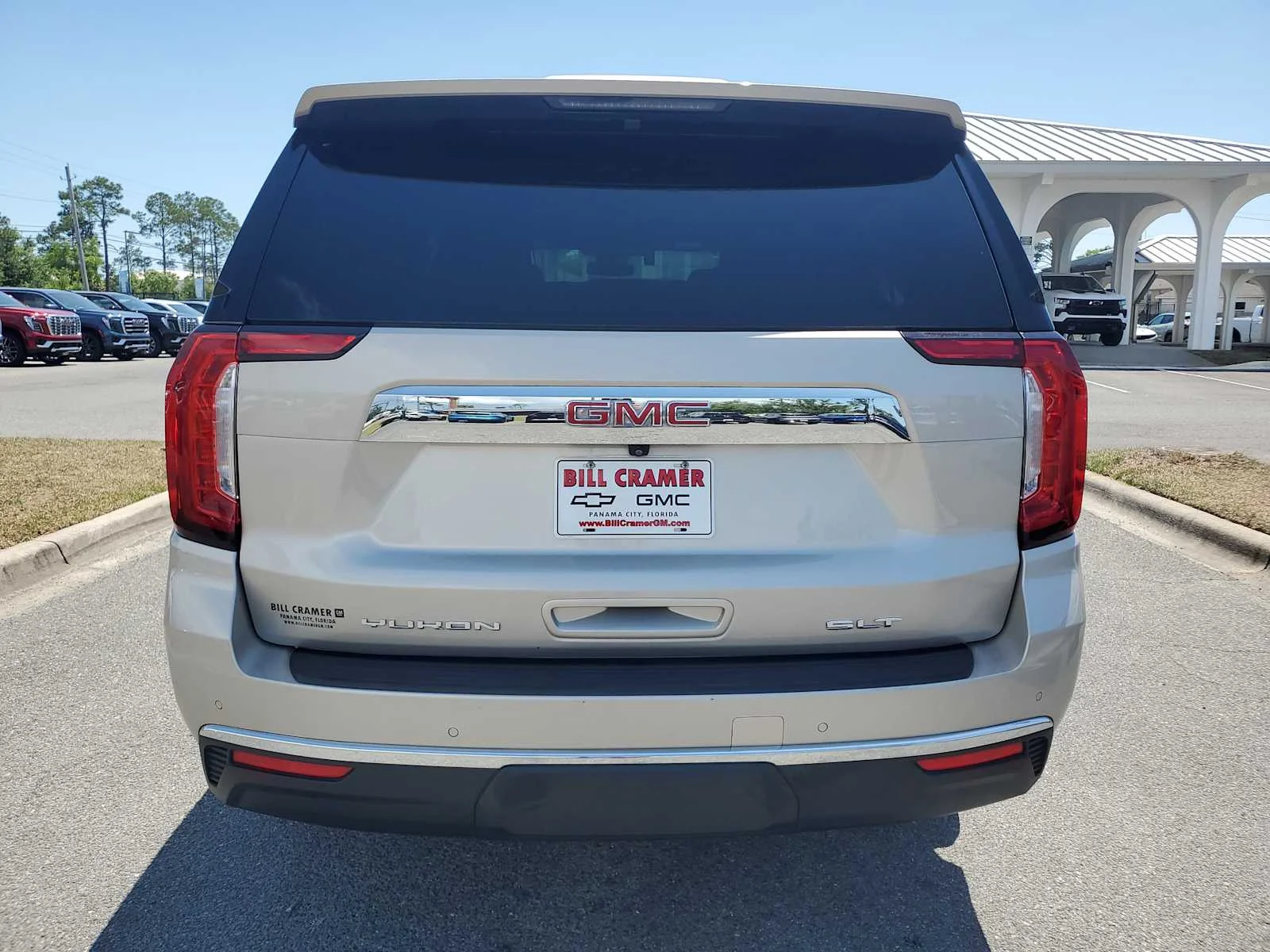Used 2023 Pearl Beige Metallic GMC SLT image 4