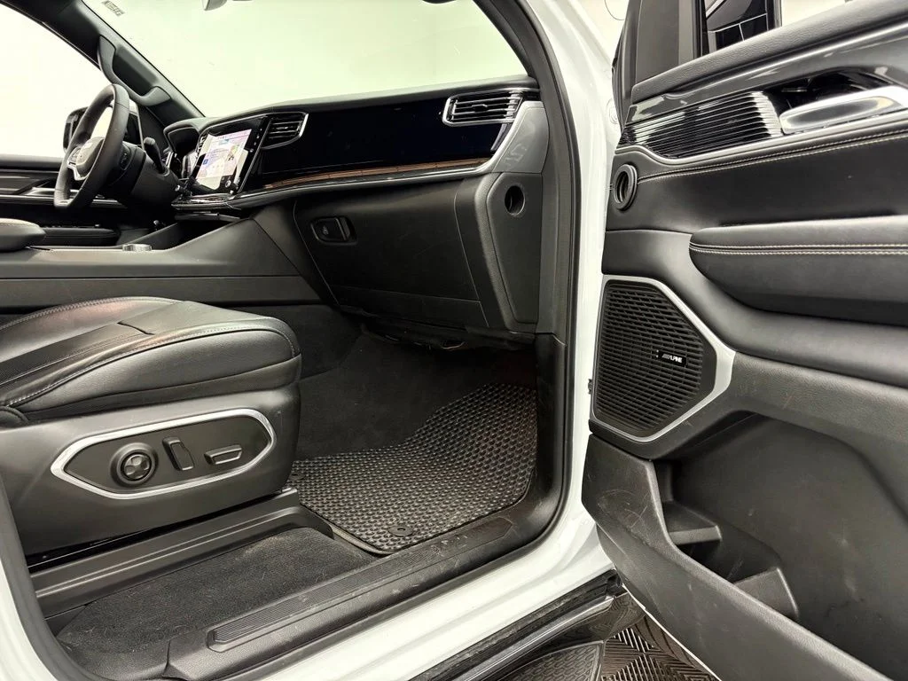 Used 2023 Bright White Clearcoat Jeep Base image 31