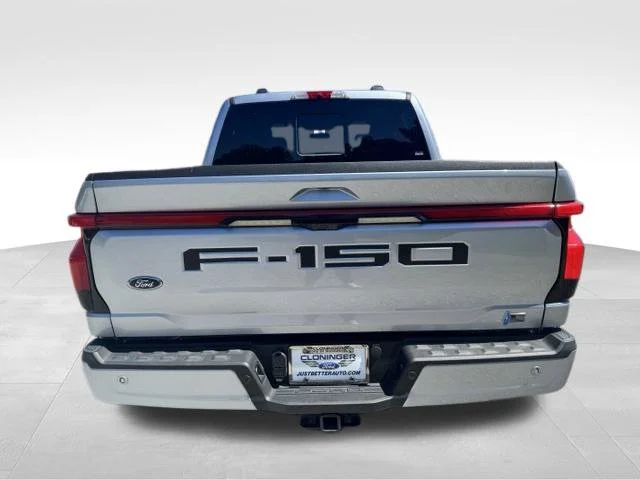 Used 2022 Blue Ford Lariat image 6
