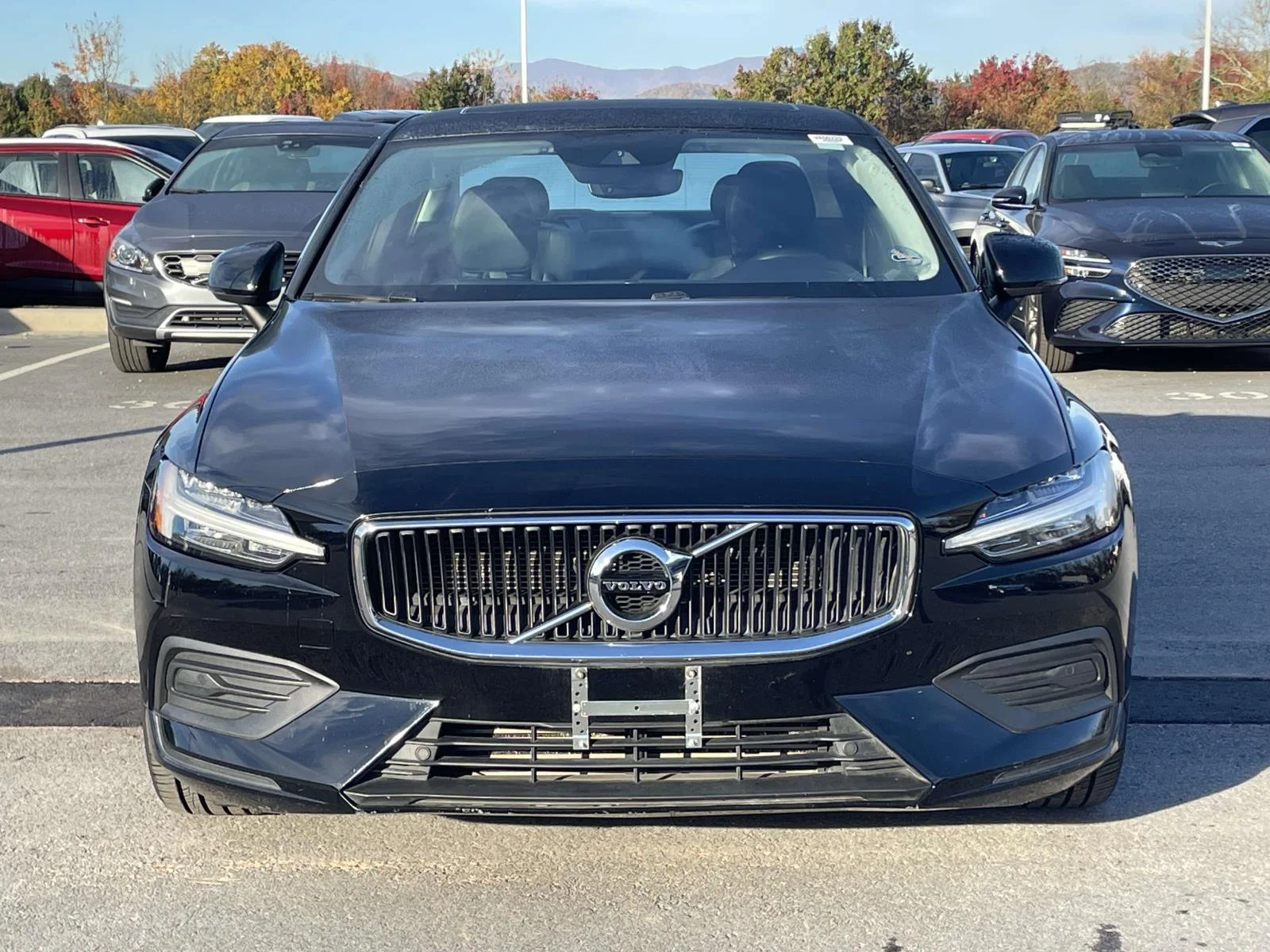 Used 2020 Black Stone Volvo Momentum image 22