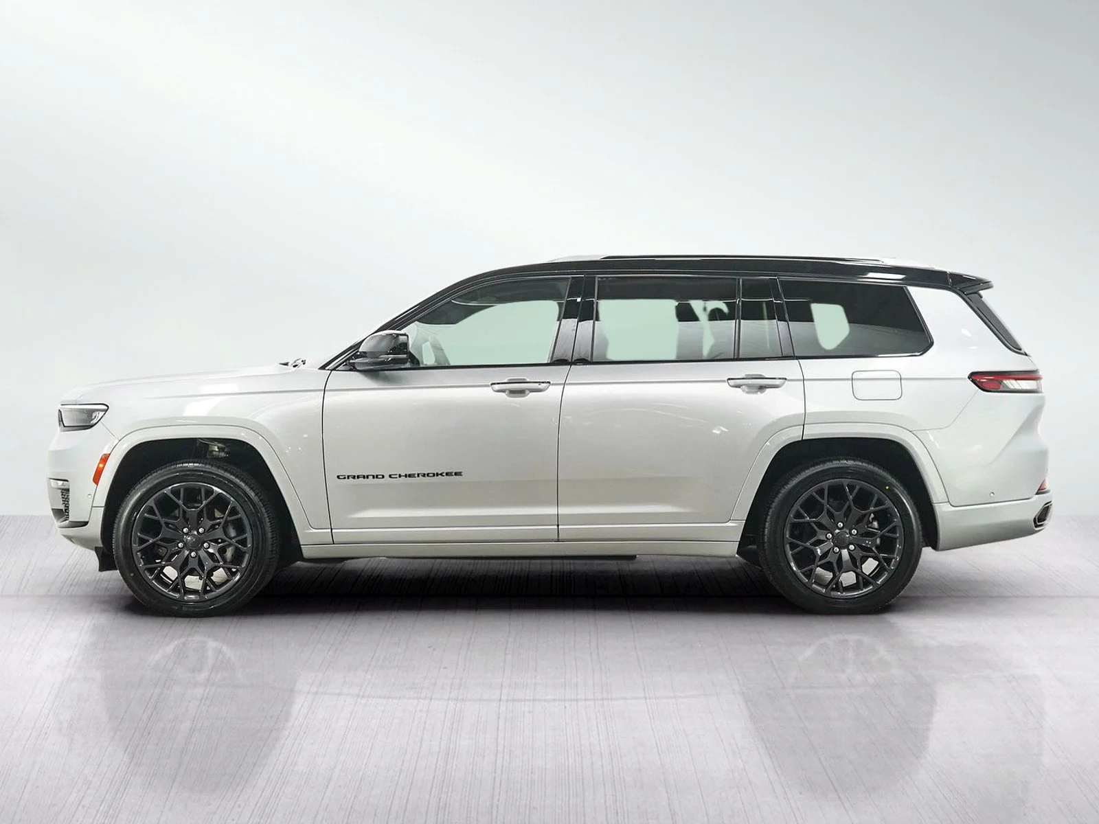 Used 2023 Jeep Grand Cherokee L Summit Reserve with VIN 1C4RJKET3P8722979 for sale in Hopkins, Minnesota