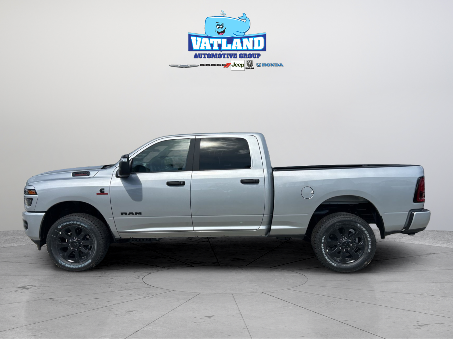 New 2026 Silver-Zynith Exterior Paint RAM Big Horn image 2