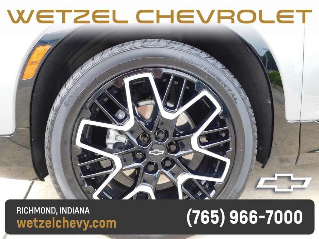Used 2025 Gray Chevrolet RS image 10