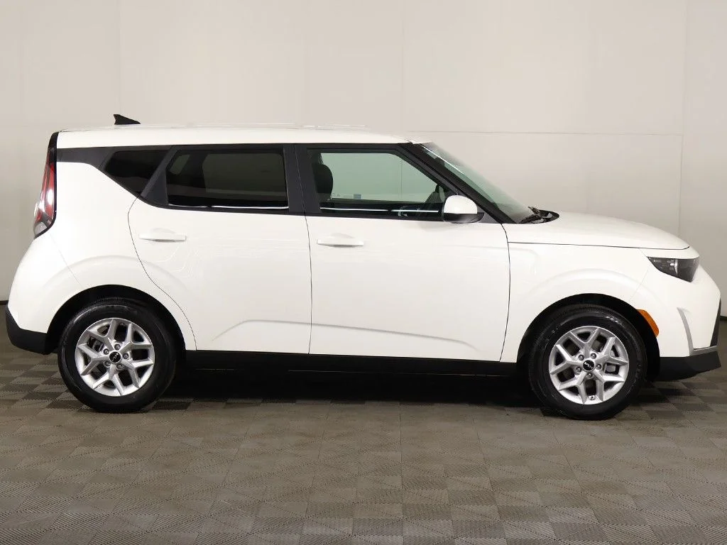 Used 2024 White Kia LX image 17