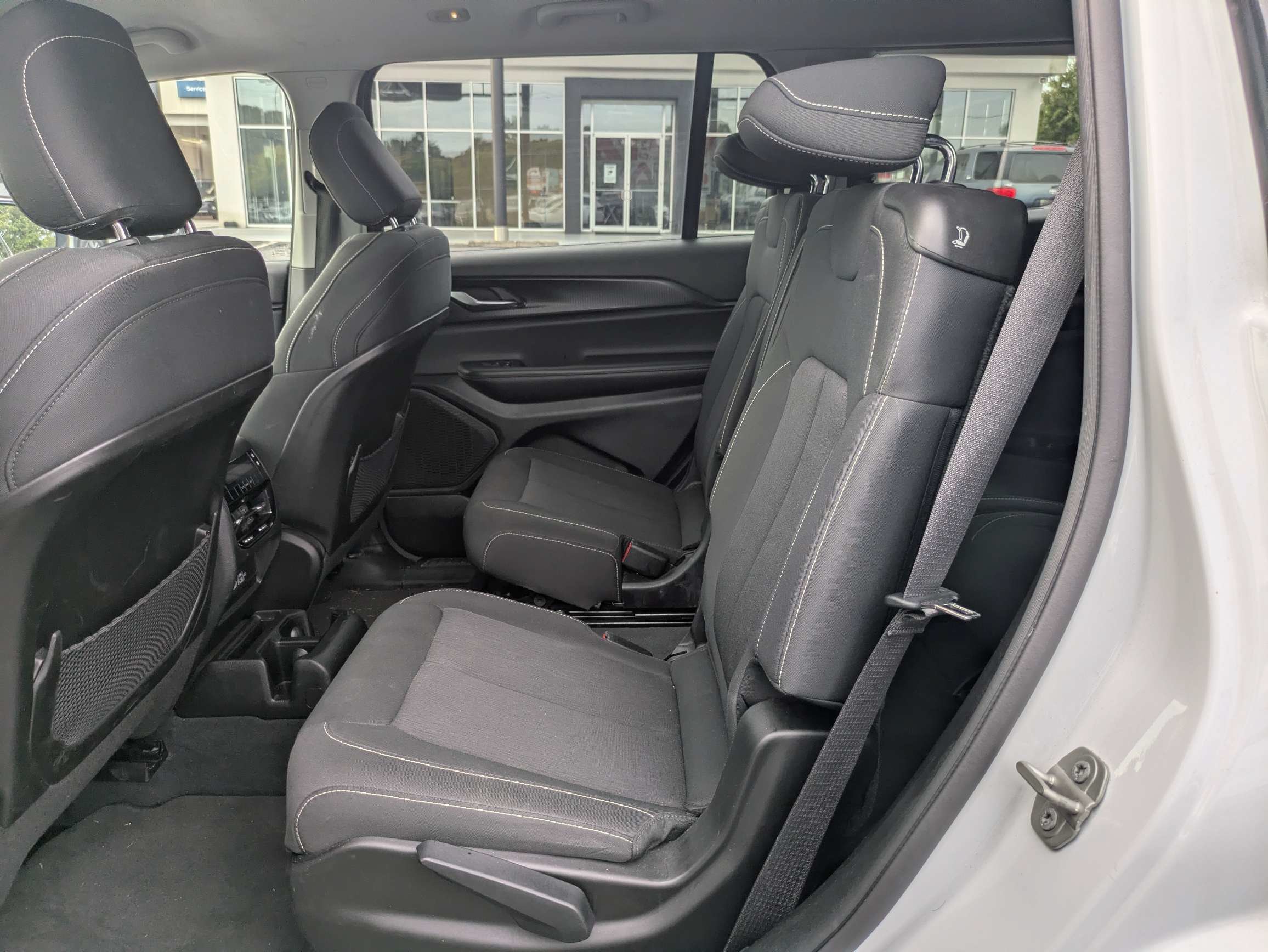 Used 2023 White Jeep Laredo image 11