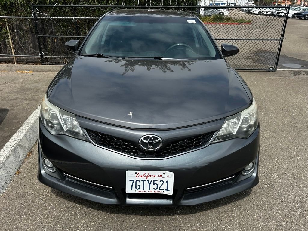 Used 2014 Gray Toyota SE image 3