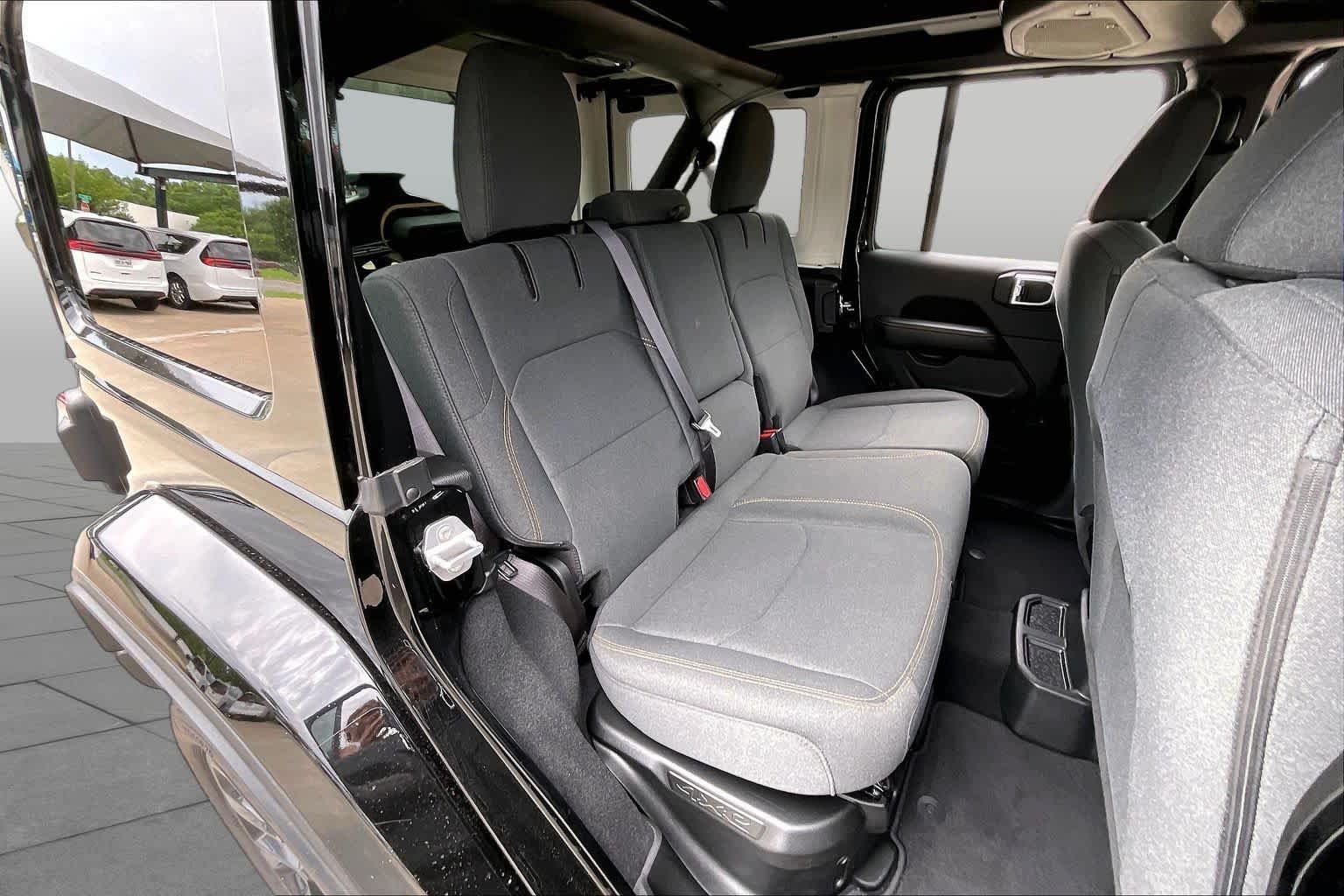 Used 2025 Black Clearcoat Jeep Sahara image 18