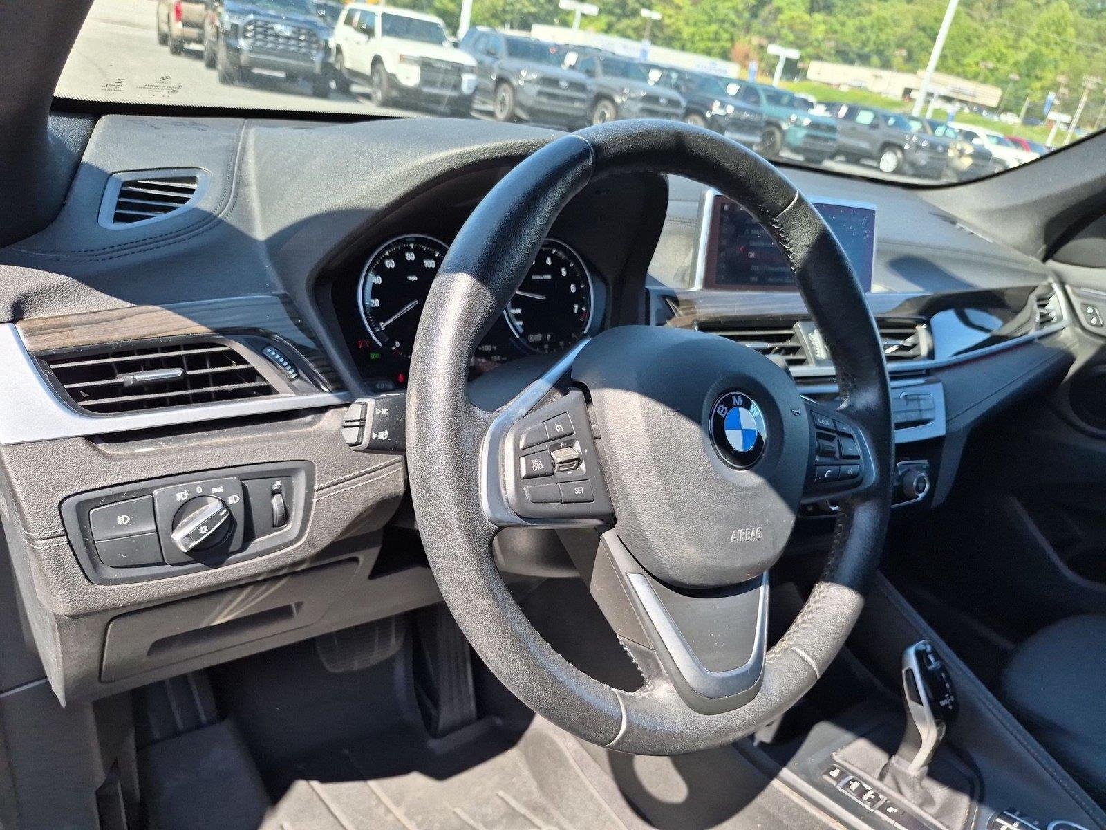 Used 2020 Black Sapphire Metallic BMW sDrive28i image 19