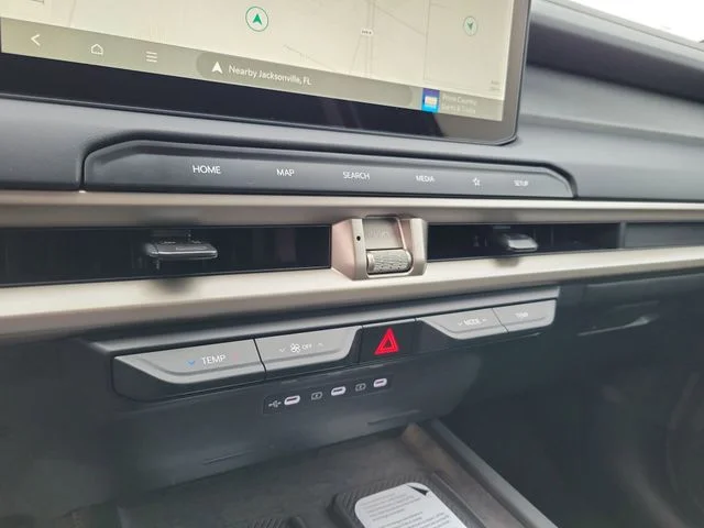 New 2027 Ivory Silver Kia S image 18