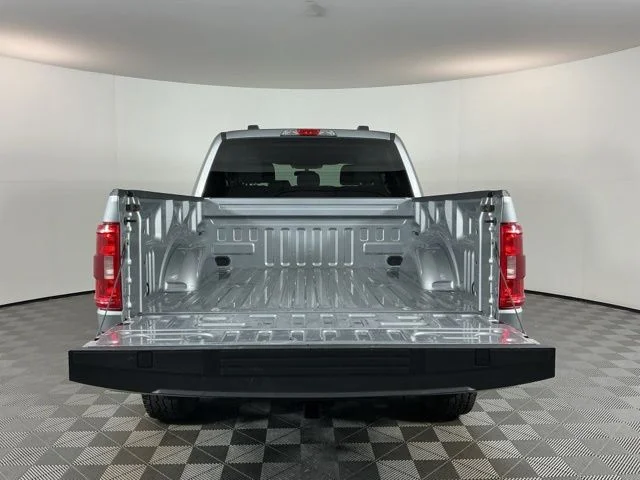 Used 2023  Ford XLT image 9