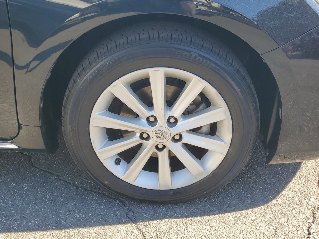 Used 2013 Cosmic Gray Mica Toyota XLE image 6