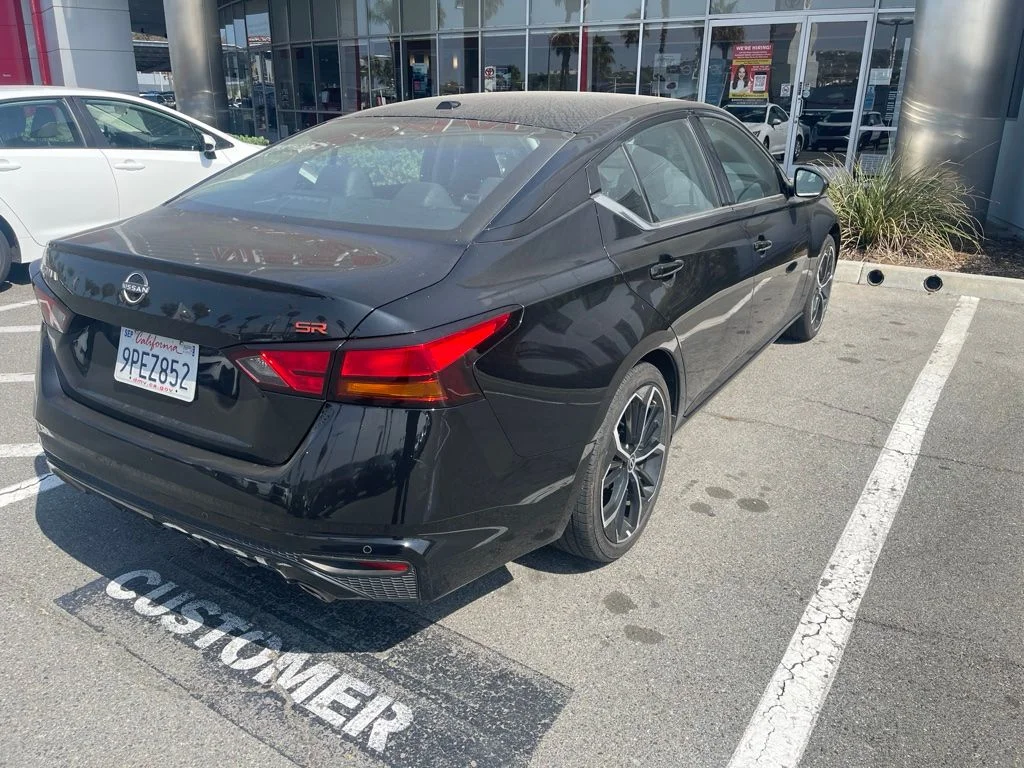 Used 2025 Black Nissan 2.5 SR image 3