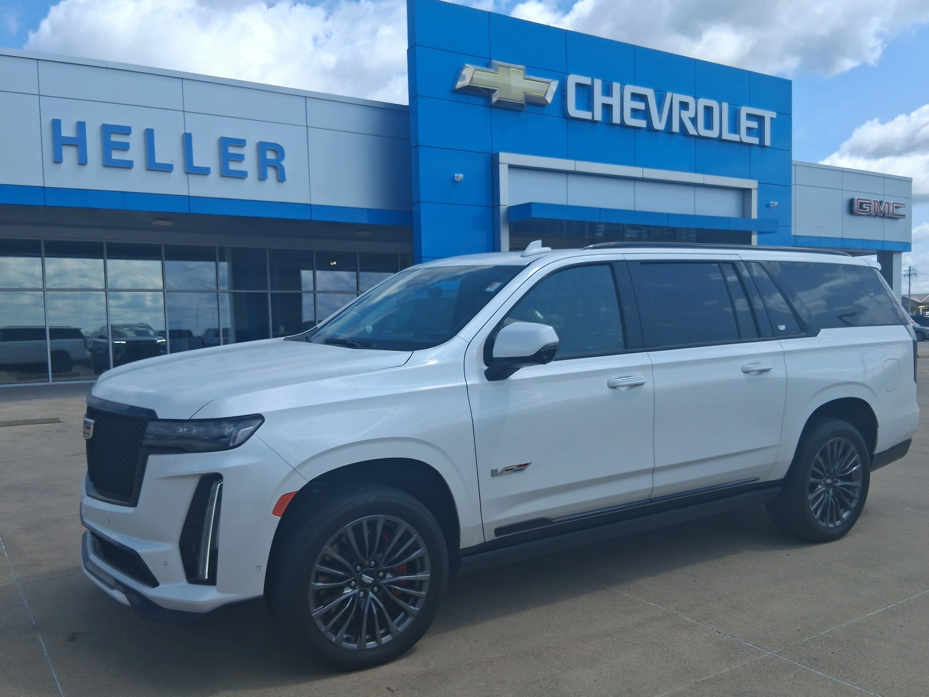 Used 2023 Crystal White Tricoat Cadillac Escalade ESV-V image 3