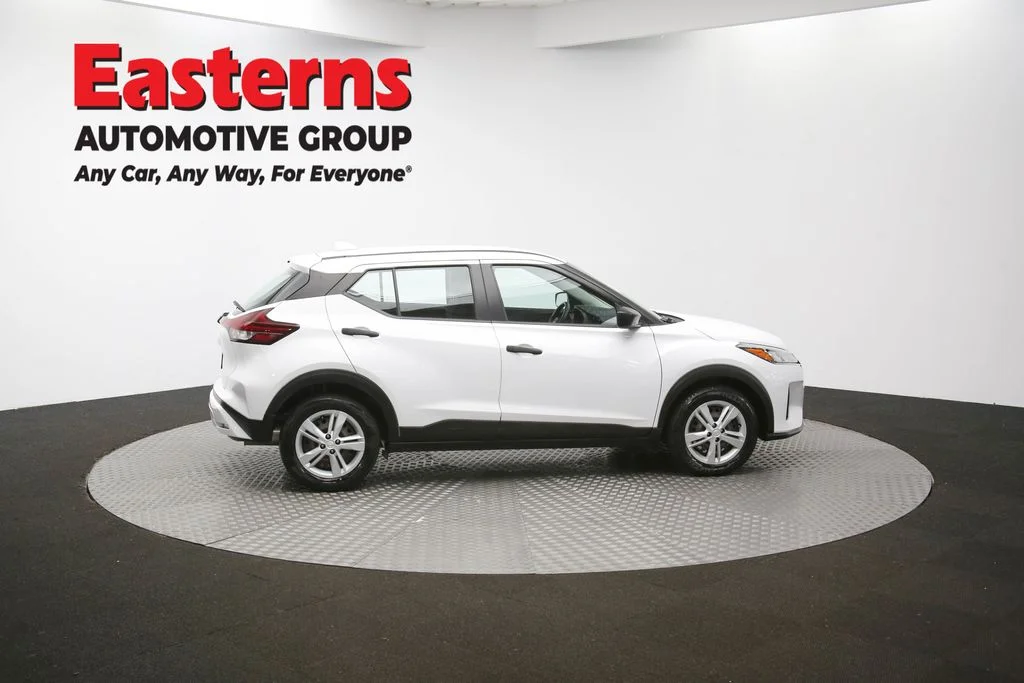 Used 2022 White Nissan S image 44