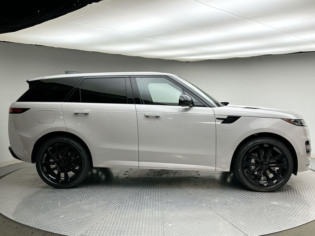 New 2026 Borasco Grey Metallic Land Rover Dynamic SE image 4