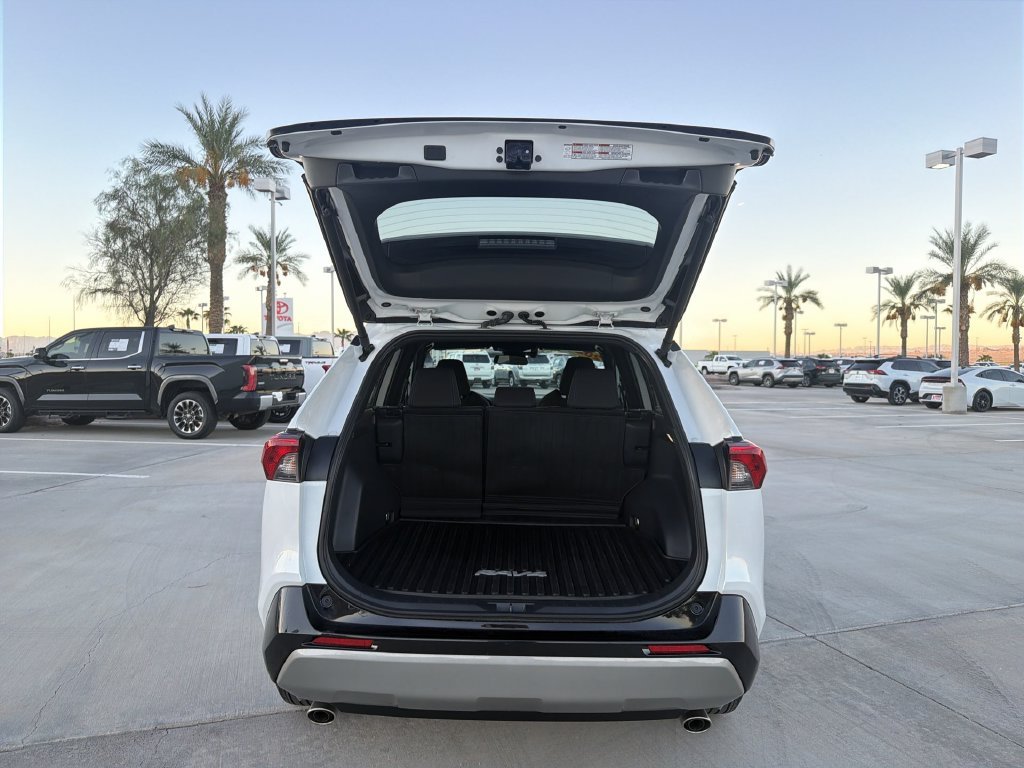 2024 Toyota RAV4 SE - Photo 31