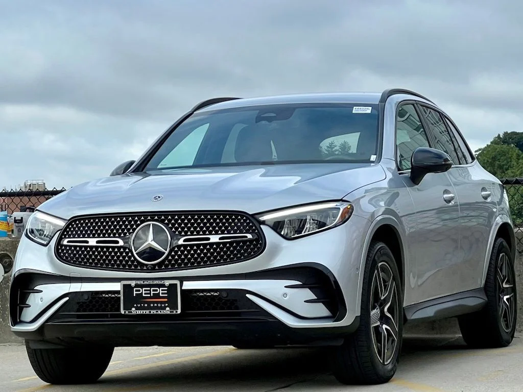 Certified Used 2026  Mercedes-Benz GLC 300 image 4