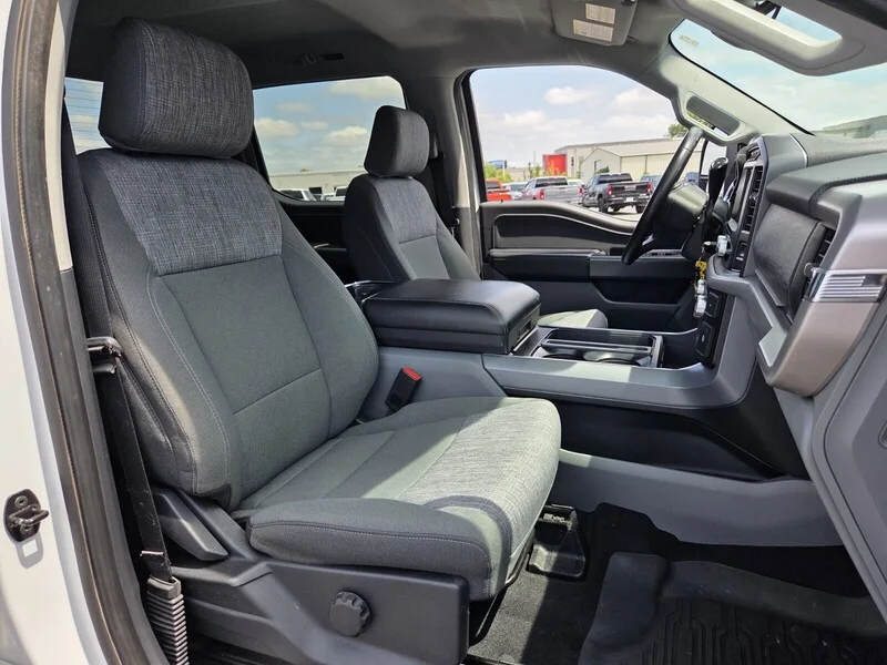 Used 2023 WHITE FORD XLT 4WD SUPERCREW 5.5