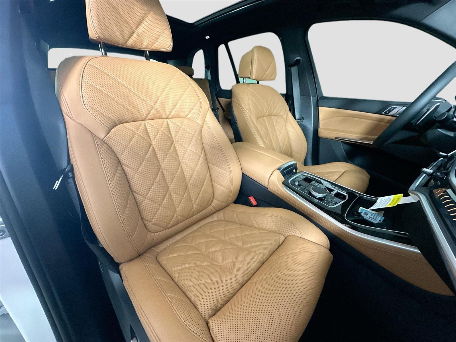 New 2026 Mineral White Metallic BMW xDrive50e image 30