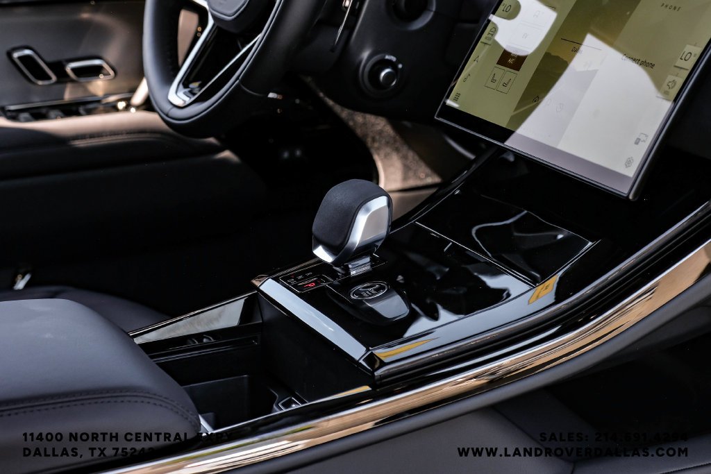New 2026 Fuji White Land Rover Dynamic SE image 21