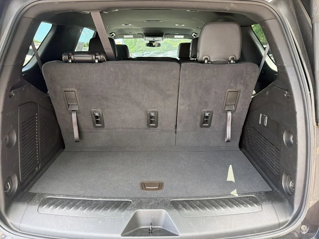 Used 2024 Titanium Rush Metallic GMC SLT image 27