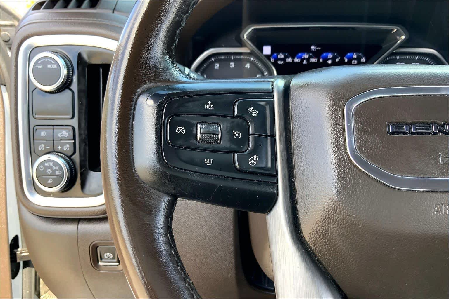 Used 2021 White Frost Tricoat GMC Denali image 23
