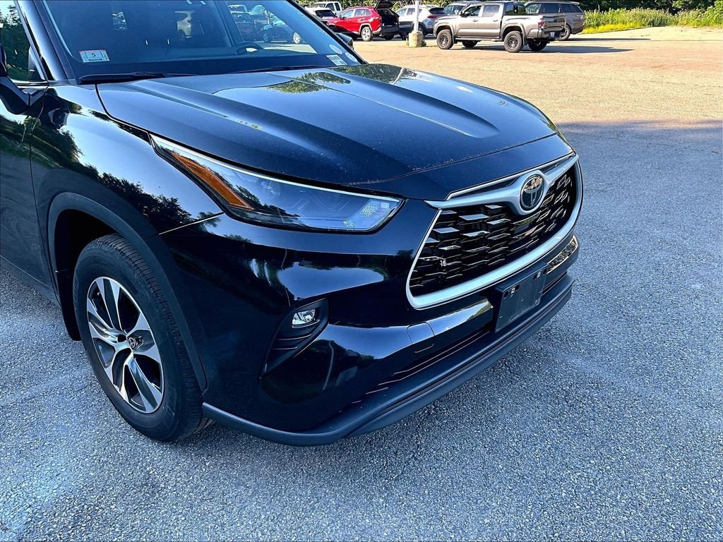 Used 2023 Black Toyota XLE image 8