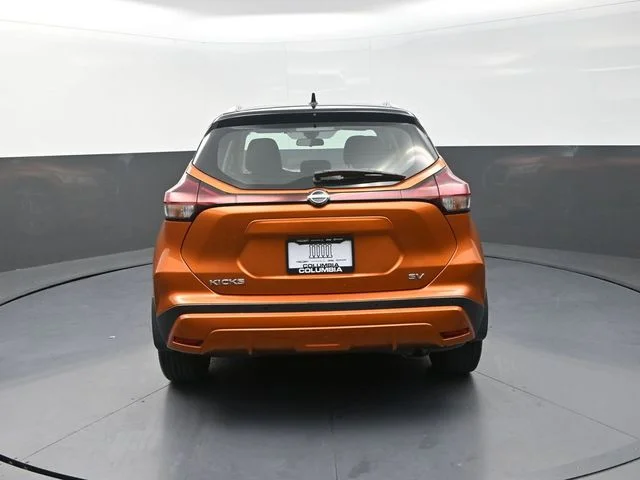 Used 2022 Orange Nissan SV image 8