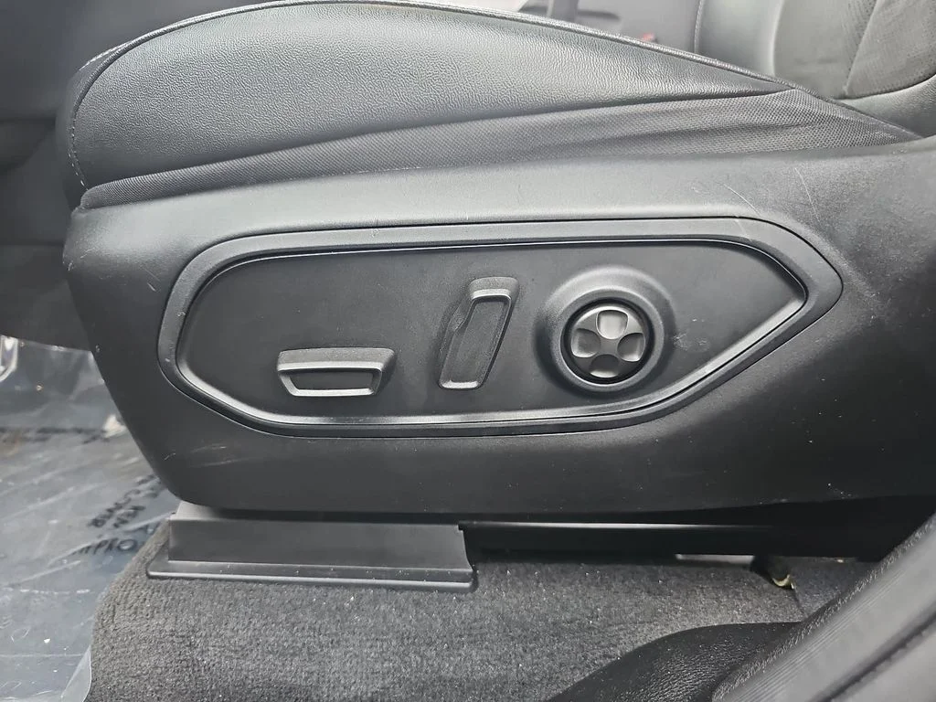 Used 2023 Gray Jeep Altitude image 30