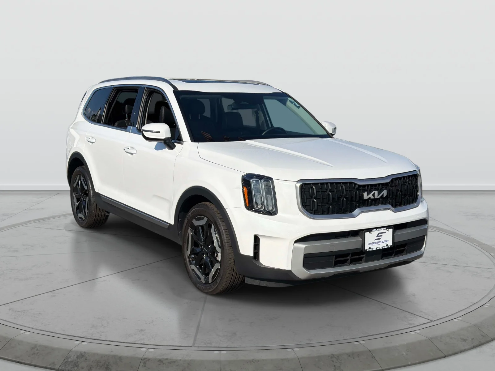 Used 2024 White Kia EX image 1