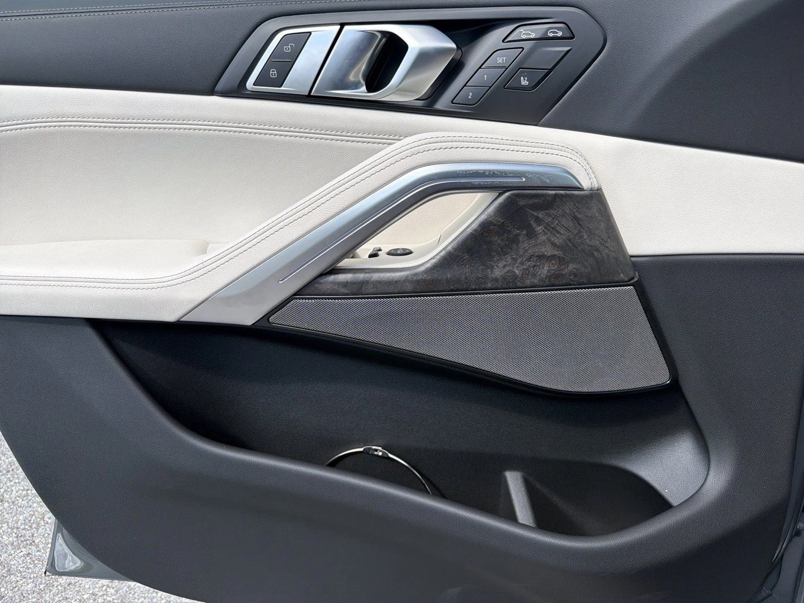 New 2027 Dravit Grey Metallic BMW xDrive40i image 27