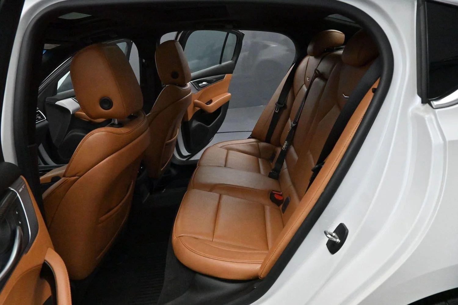 Used 2024 Crystal White Tricoat Cadillac Premium Luxury image 29