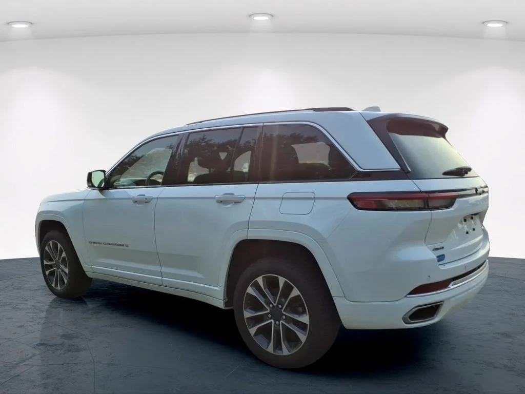 Used 2023 White Jeep Overland image 19