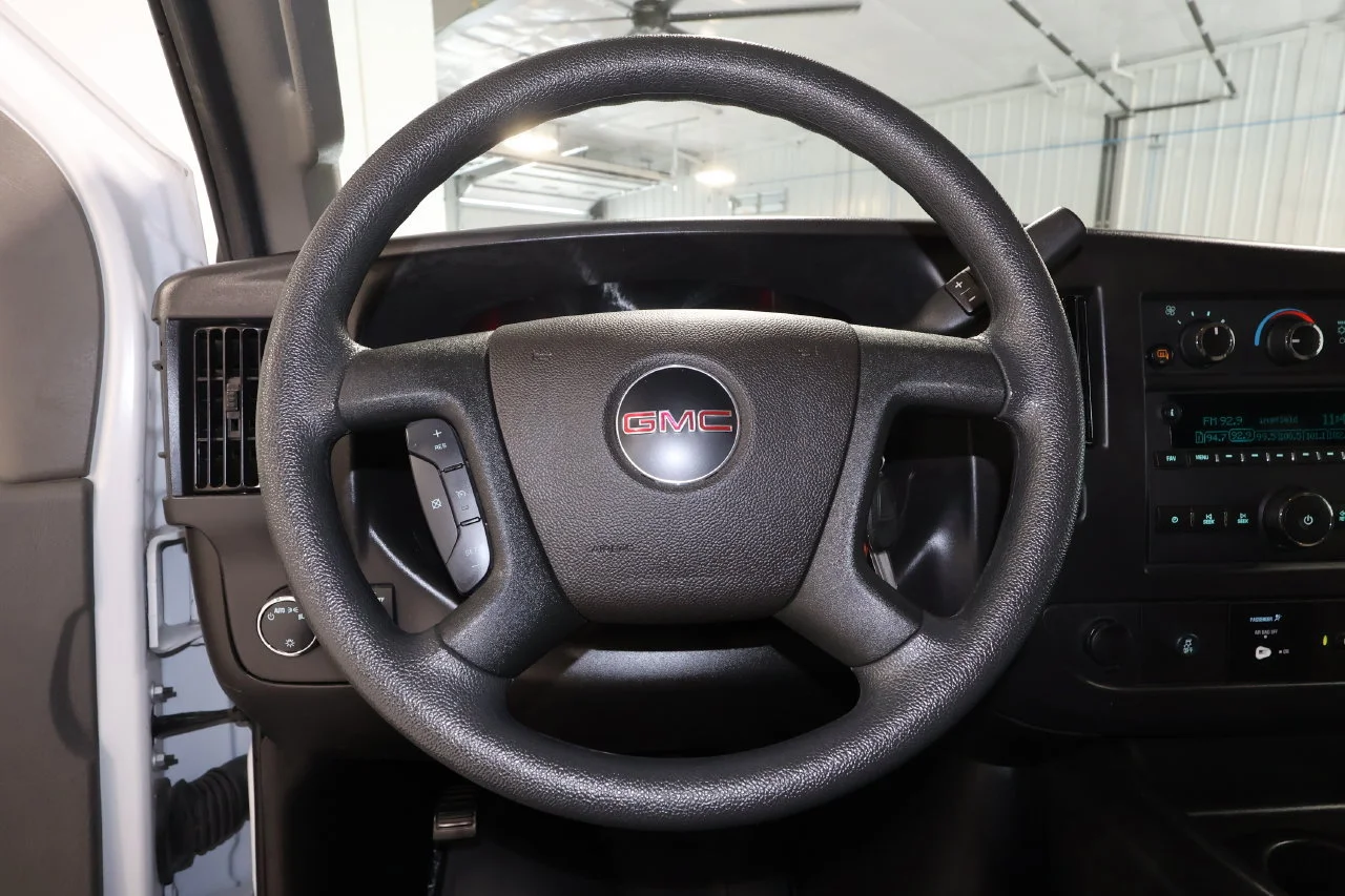 2025 GMC Savana Passenger LT - Photo 9