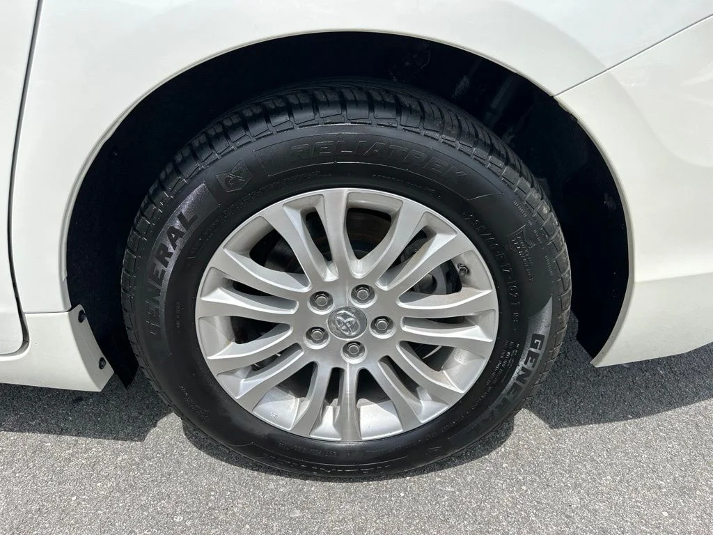 Used 2017 White Toyota XLE image 12