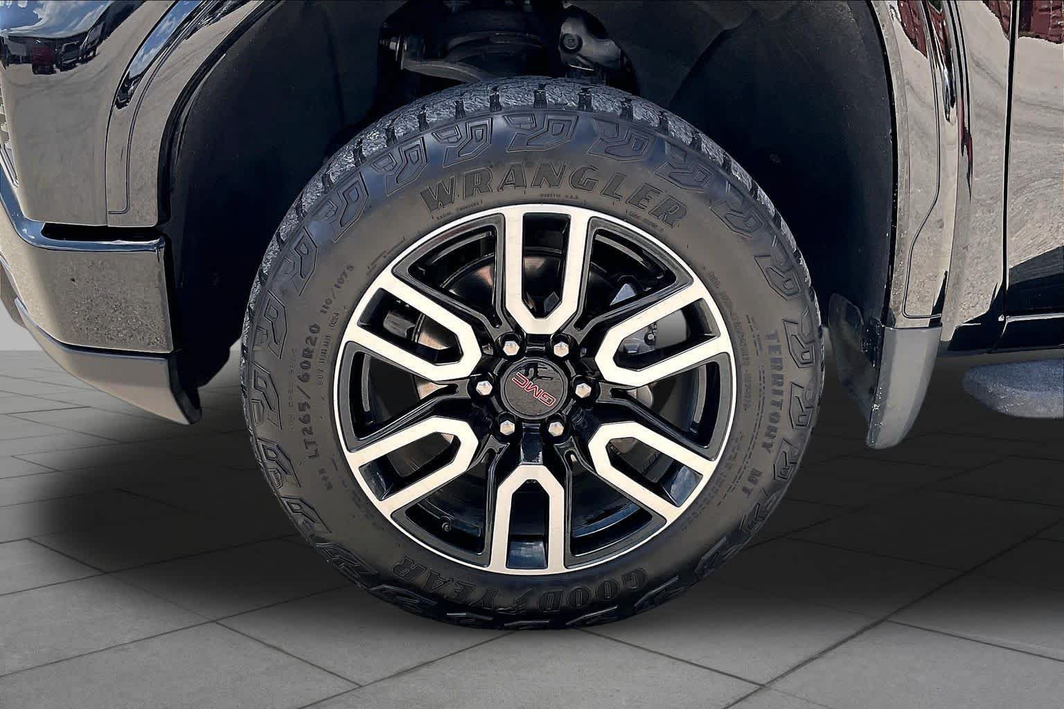 Used 2022 Onyx Black GMC AT4 image 11