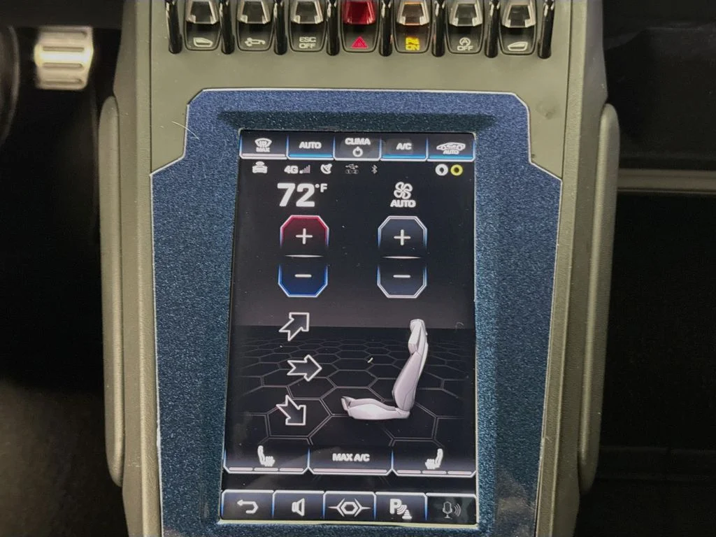 Used 2020  Lamborghini  image 16
