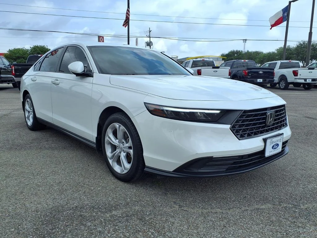 Used 2025 White Honda LX image 15