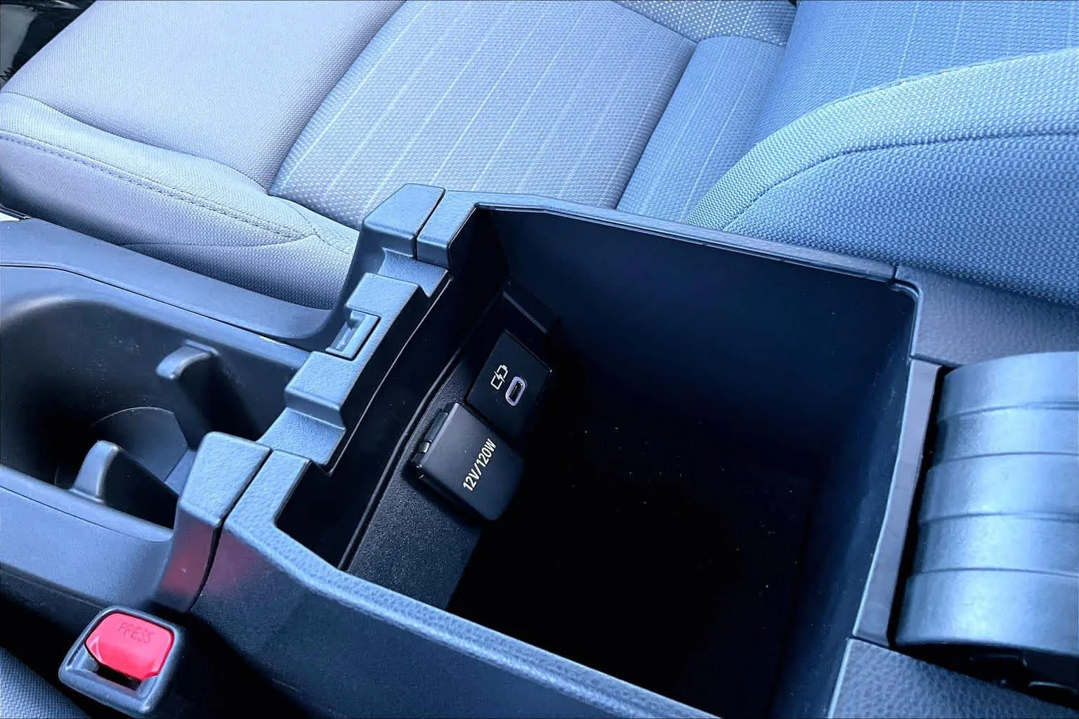Used 2025 Sonic Silver Toyota Hybrid SE image 37