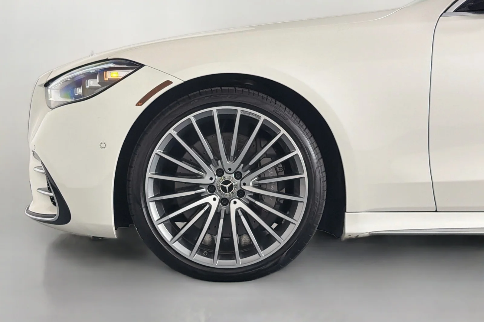 Certified Used 2023 MANUFAKTUR Diamond White Mercedes-Benz S 580 image 11