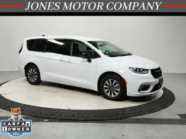 2024 Chrysler Pacifica PHEV