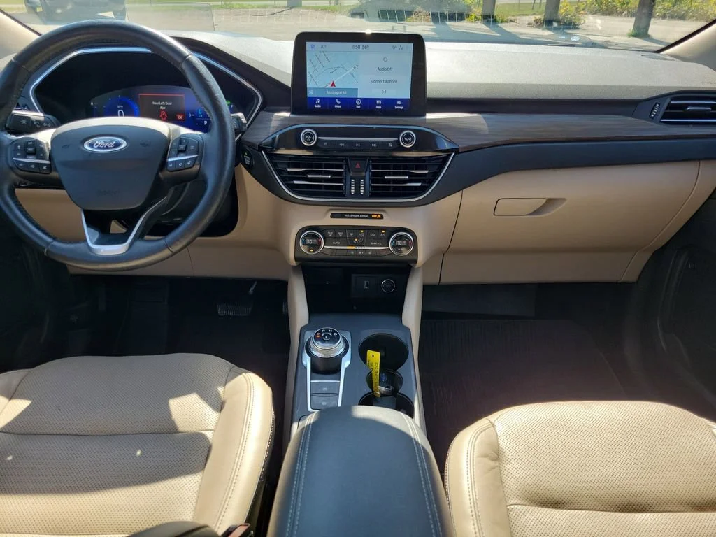 Used 2020  Ford Titanium Hybrid image 15